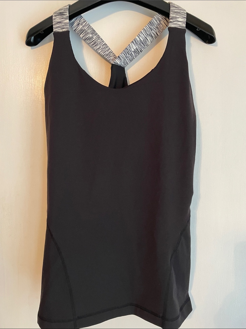 Glyder Built-in Bra Black Yoga Top with Heathered Gray Straps MED